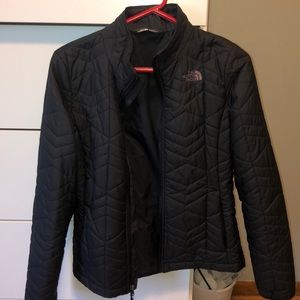 Women’s black North Face winter coat. Size small.